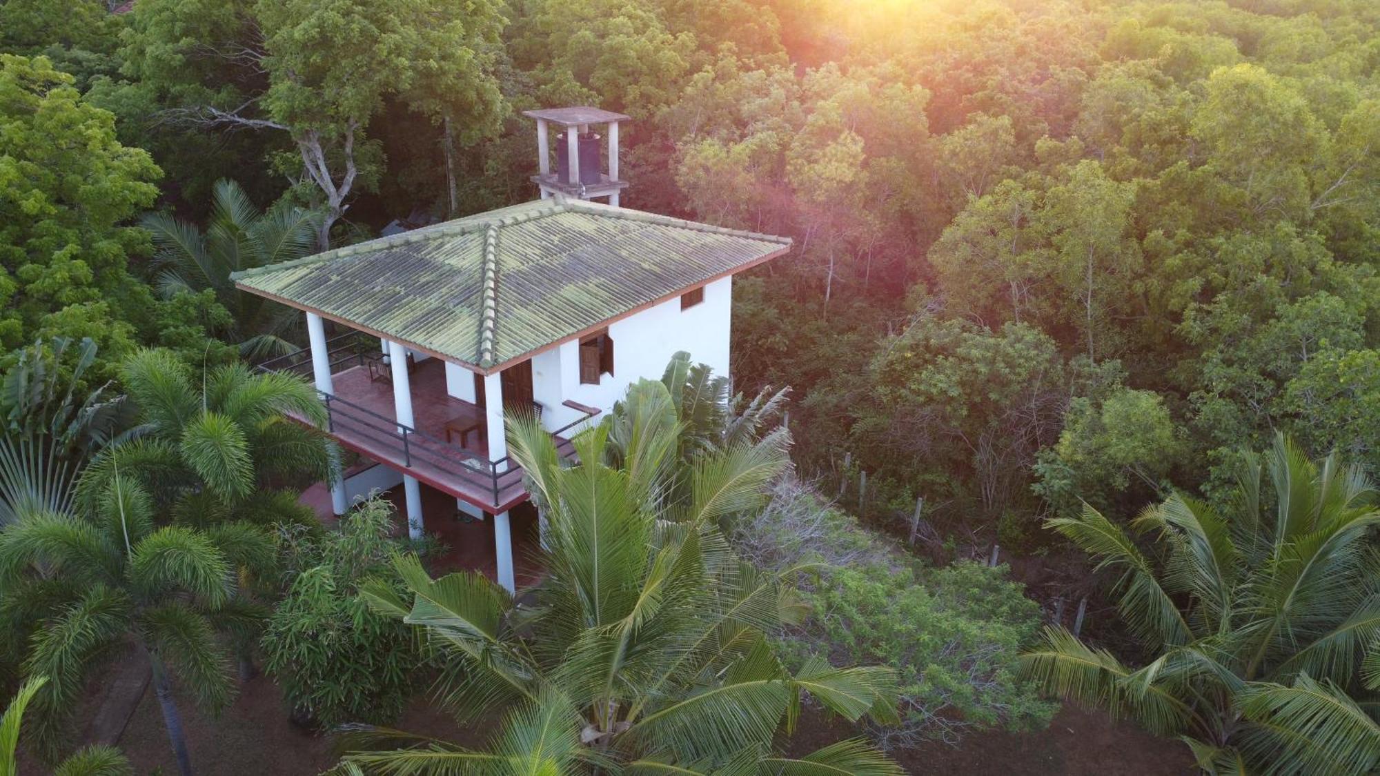 Salt Lake Cabanas & Restaurant Тангалла Экстерьер фото