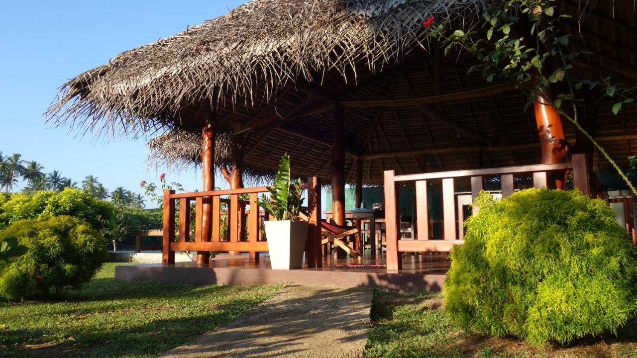 Salt Lake Cabanas & Restaurant Тангалла Экстерьер фото